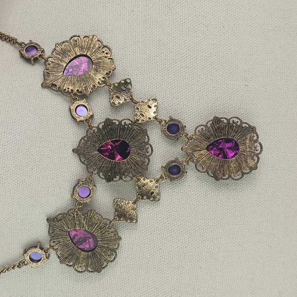 Dazzling Multifacted Victorian Style Purple Jeweled Bib Statement Necklace - Picture 7 of 11